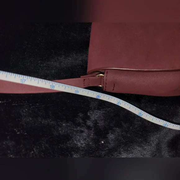 ✨️3/$15✨️ H&M Burgundy Crossbody Bag - Picture 6 of 9